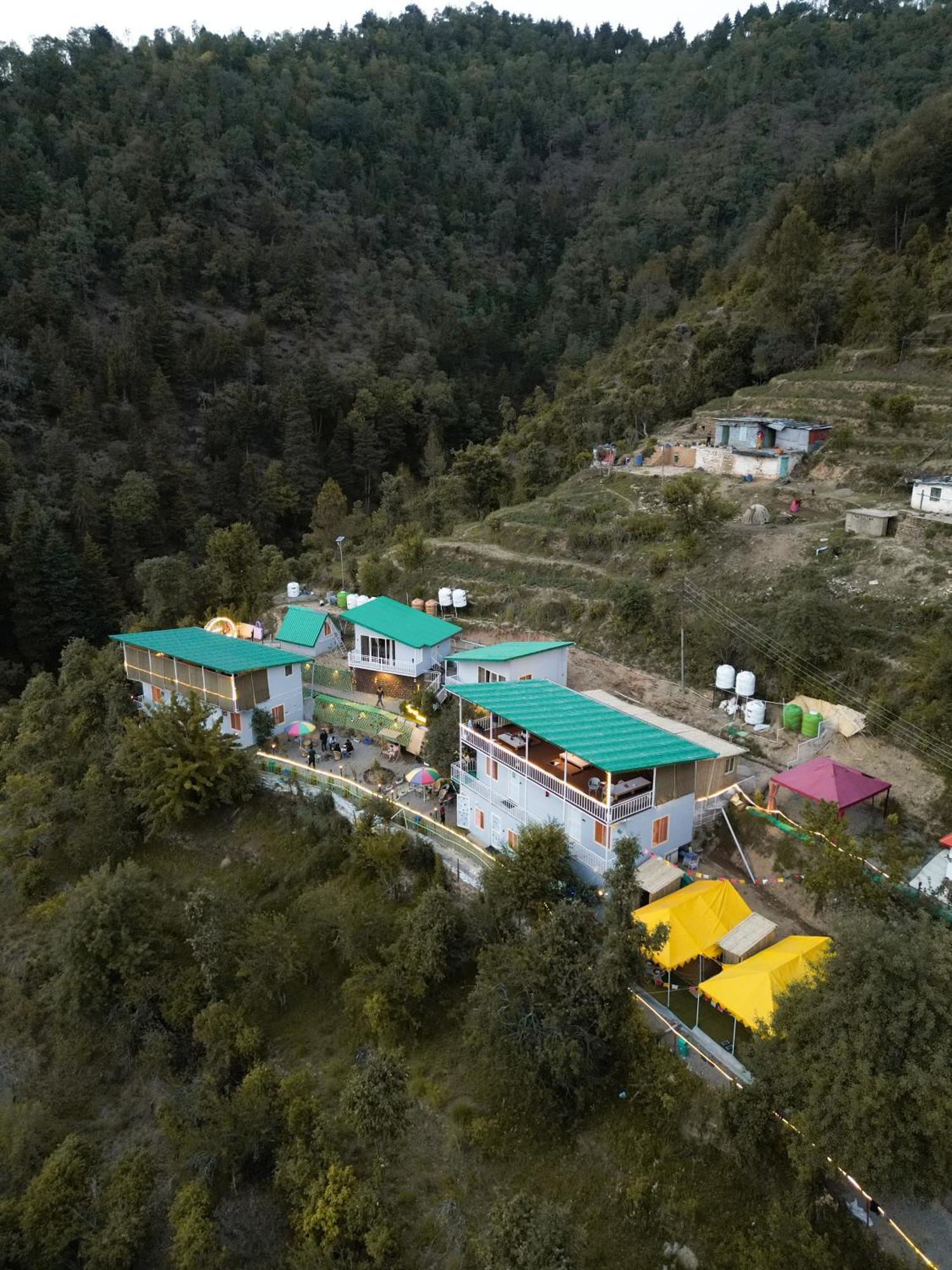 The Rare One'S Mukteshwar - Resort & Cafe Exterior foto